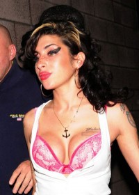 Amy Winehouse drunk striptease